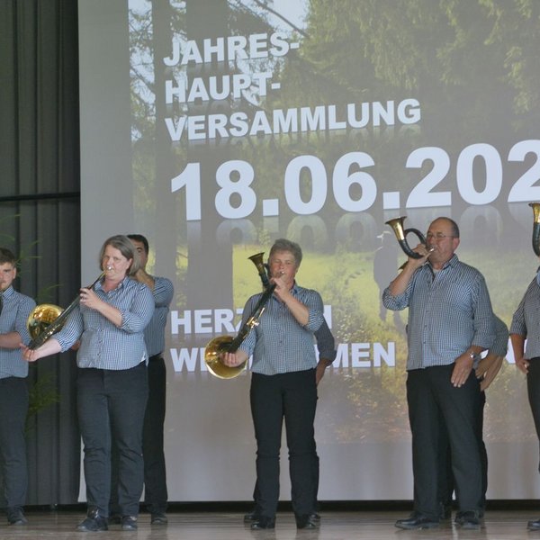 Die Bläser eröffnen die Versammlung