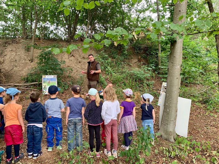 Kinder interessieren sich sehr für die Natur