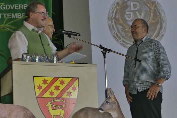 BJM Peter Lutz ehrt HRL Peter Feineigle mit DJV Silber